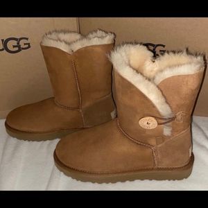 UGG Bailey Button Short